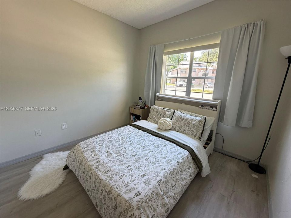 For Rent: $2,600 (3 beds, 2 baths, 1093 Square Feet)