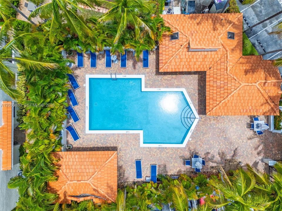 На продажу: $950,000 (4 спален, 3 ванн, 2700 Квадратных фут)