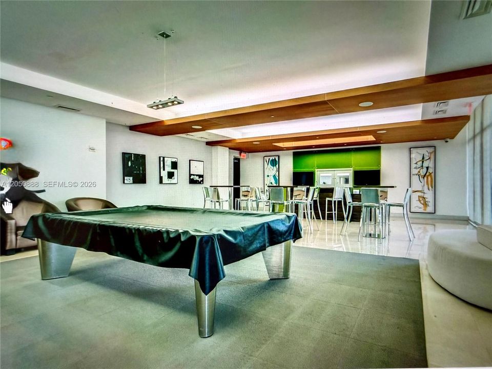 For Rent: $3,350 (1 beds, 1 baths, 754 Square Feet)