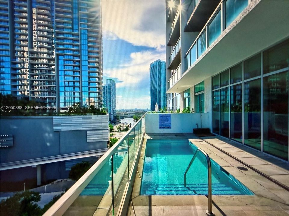 For Rent: $3,350 (1 beds, 1 baths, 754 Square Feet)