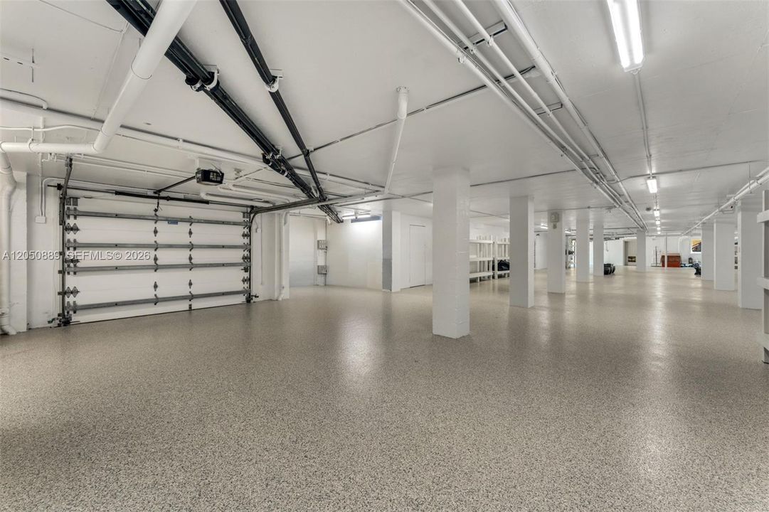 4000+ square feet collectors garage