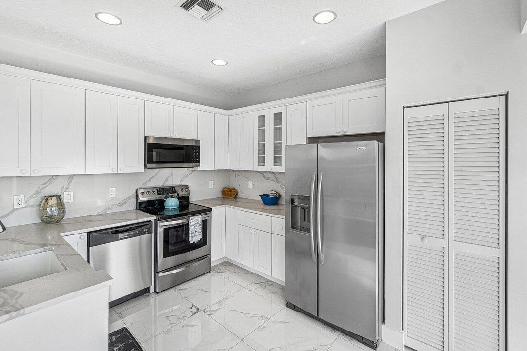 015-7835SpringfieldLakeDrive-LakeWorth-F