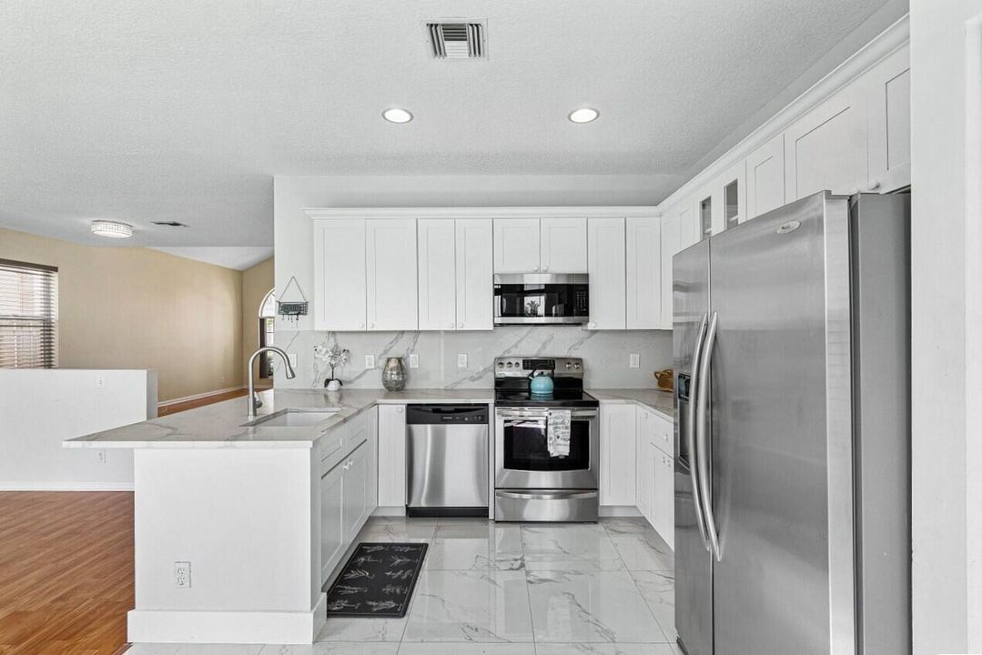 017-7835SpringfieldLakeDrive-LakeWorth-F