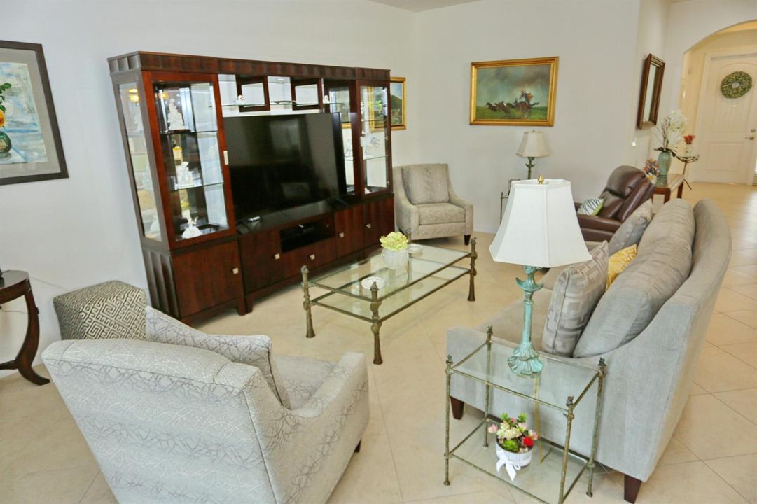 019-036-Living Room-4200x2800