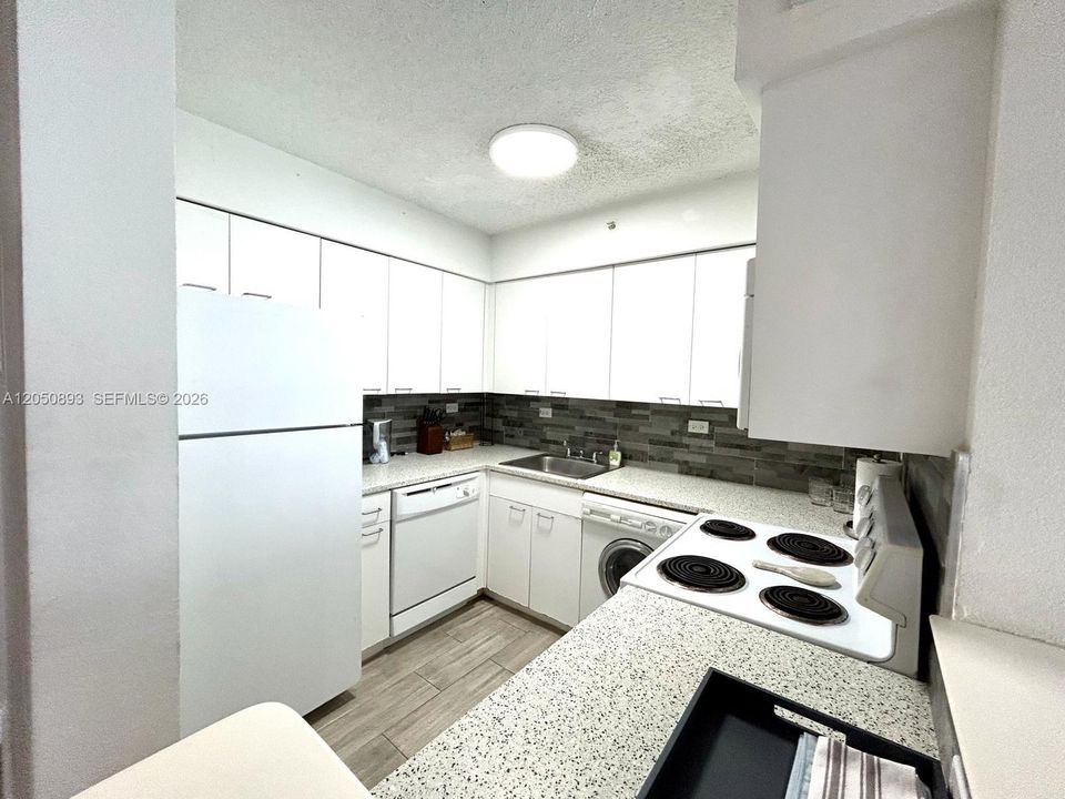 For Rent: $2,800 (1 beds, 1 baths, 788 Square Feet)