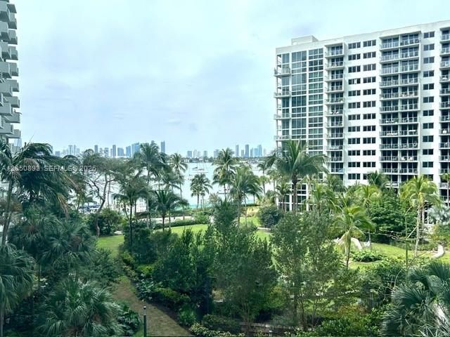 For Rent: $2,800 (1 beds, 1 baths, 788 Square Feet)