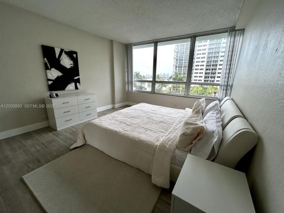 For Rent: $2,800 (1 beds, 1 baths, 788 Square Feet)