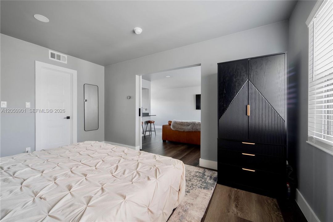 For Sale: $190,000 (1 beds, 1 baths, 580 Square Feet)