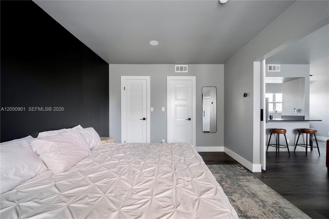 For Sale: $190,000 (1 beds, 1 baths, 580 Square Feet)