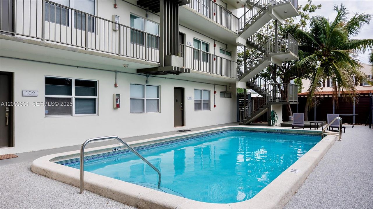 For Sale: $190,000 (1 beds, 1 baths, 580 Square Feet)