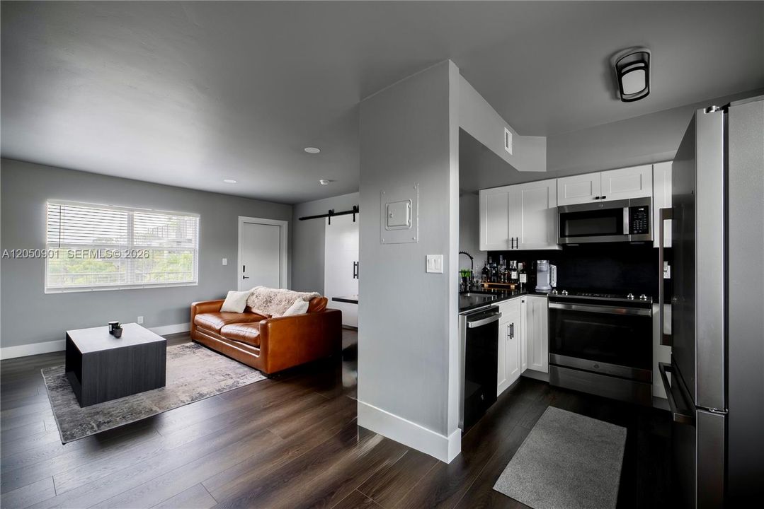 For Sale: $190,000 (1 beds, 1 baths, 580 Square Feet)