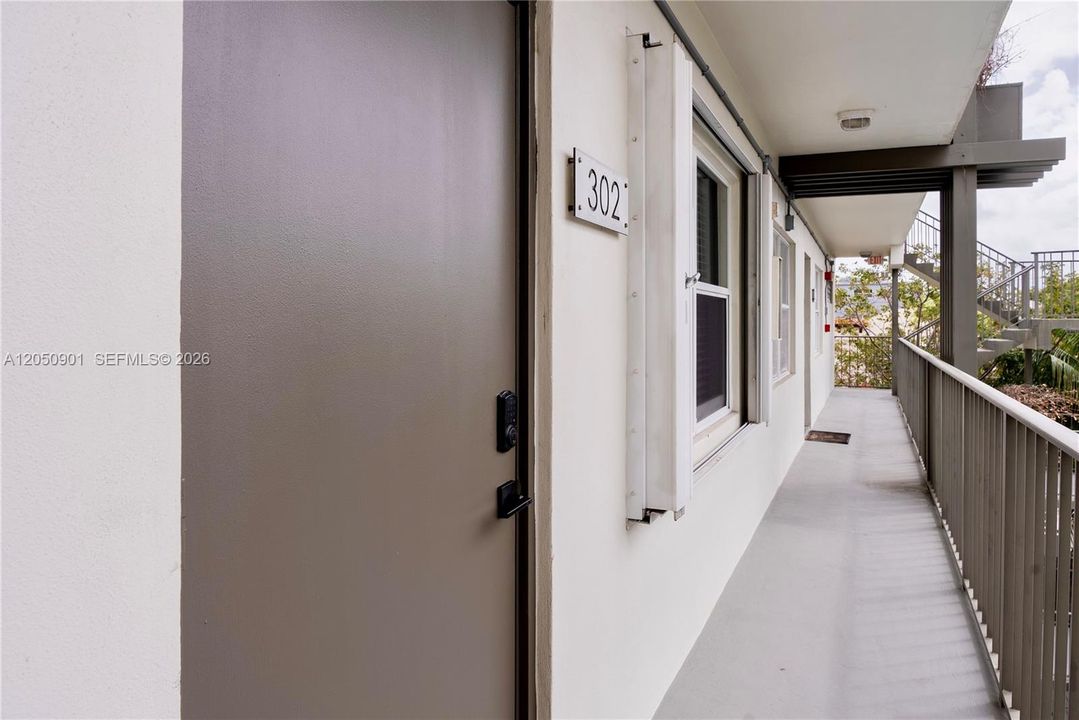 For Sale: $190,000 (1 beds, 1 baths, 580 Square Feet)