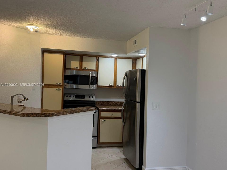 For Rent: $2,190 (2 beds, 2 baths, 1065 Square Feet)