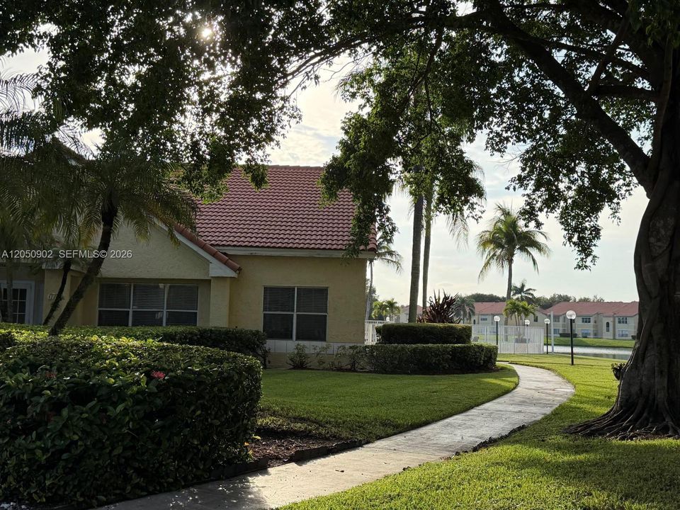 For Rent: $2,190 (2 beds, 2 baths, 1065 Square Feet)