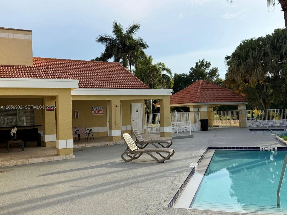 For Rent: $2,190 (2 beds, 2 baths, 1065 Square Feet)