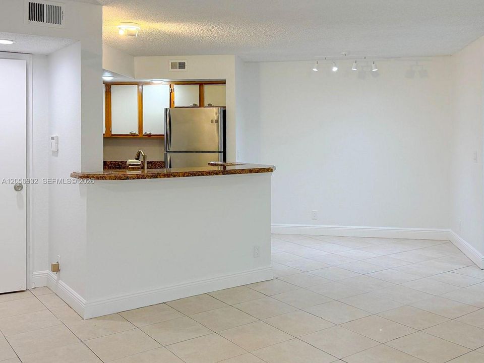 For Rent: $2,190 (2 beds, 2 baths, 1065 Square Feet)