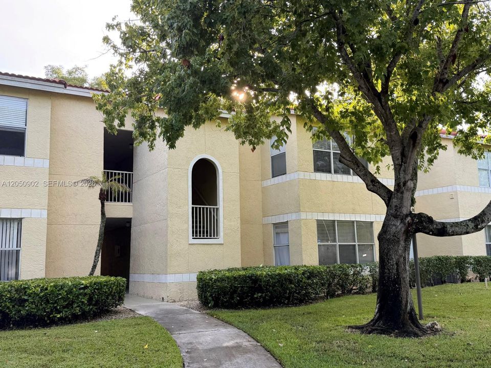 For Rent: $2,190 (2 beds, 2 baths, 1065 Square Feet)