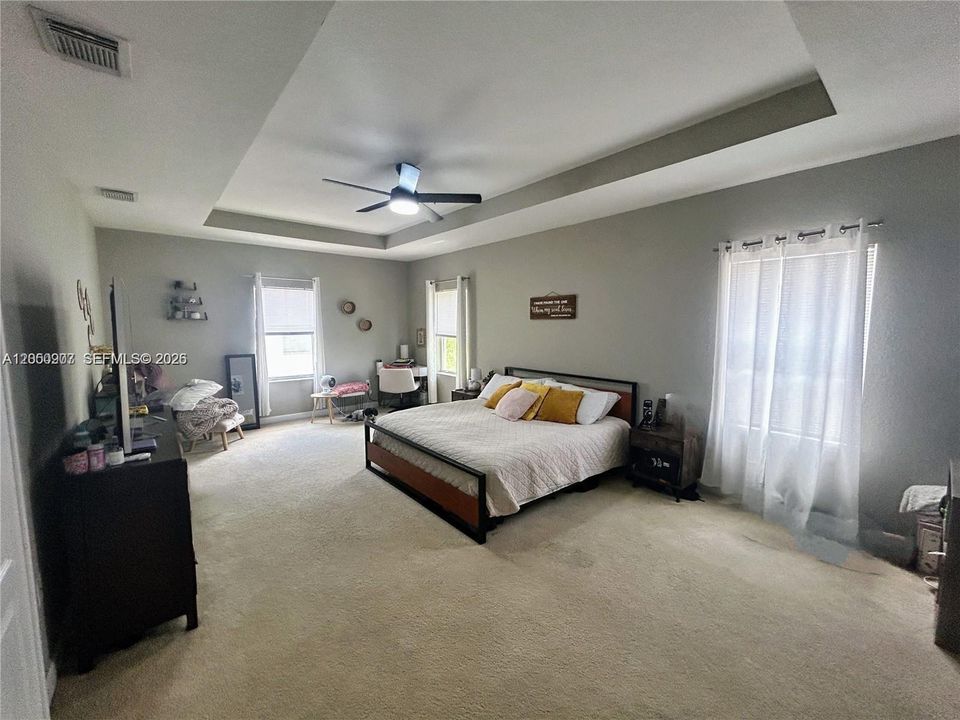En Renta: $3,300 (4 camas, 3 baños, 3058 Pies cuadrados)