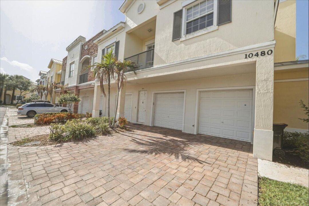 Garage/Driveway