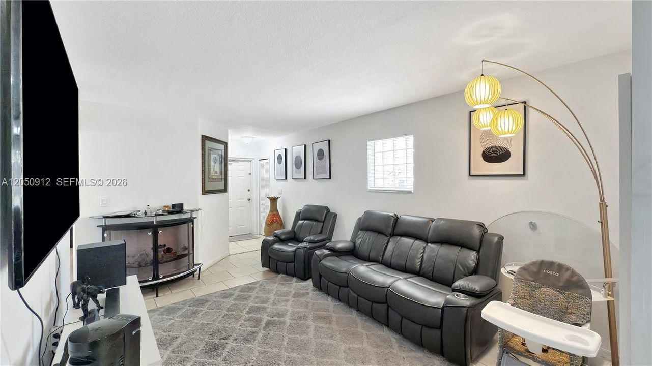 For Sale: $255,000 (3 beds, 2 baths, 1196 Square Feet)