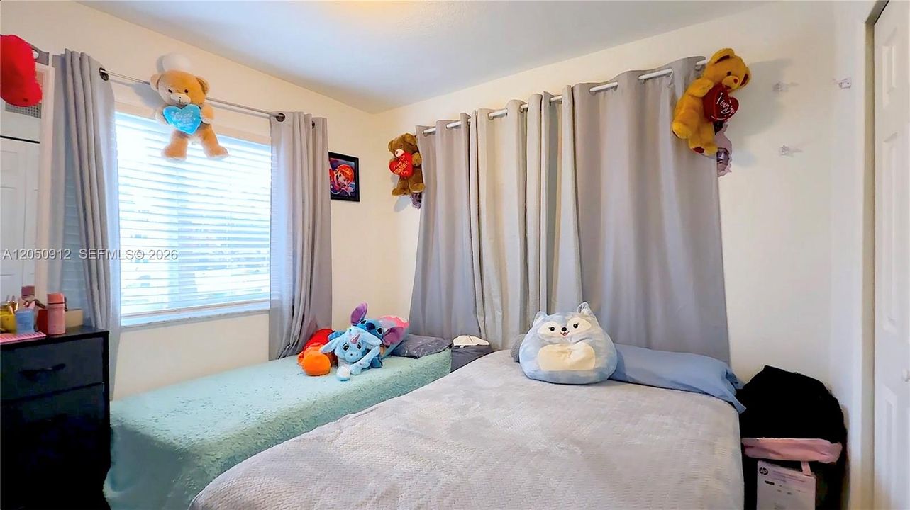 For Sale: $255,000 (3 beds, 2 baths, 1196 Square Feet)