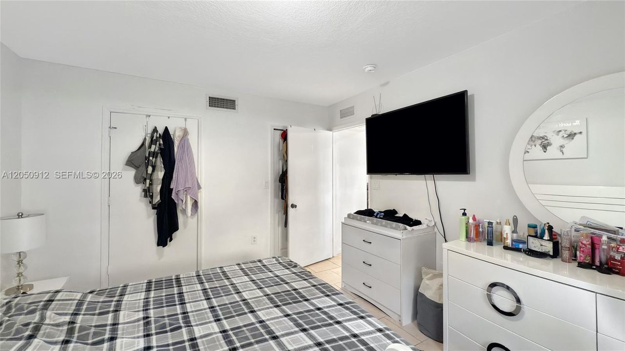 For Sale: $255,000 (3 beds, 2 baths, 1196 Square Feet)