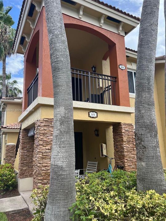 For Sale: $255,000 (3 beds, 2 baths, 1196 Square Feet)