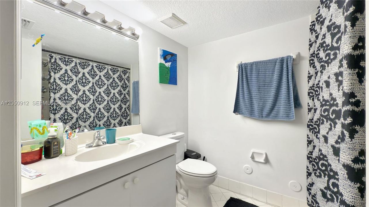 For Sale: $255,000 (3 beds, 2 baths, 1196 Square Feet)