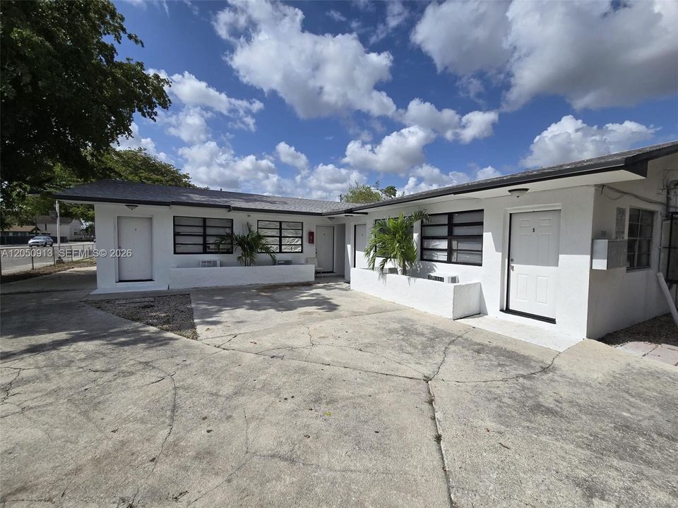 В аренду: $1,650 (1 спален, 1 ванн, 2612 Квадратных фут)