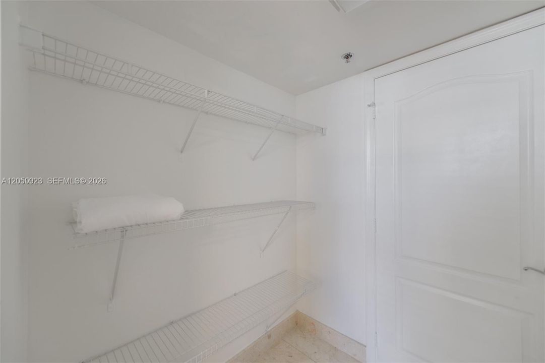 For Rent: $5,500 (3 beds, 2 baths, 1232 Square Feet)