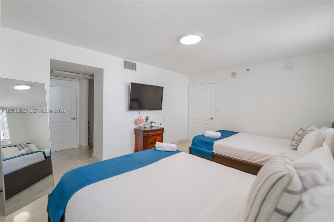 For Rent: $5,500 (3 beds, 2 baths, 1232 Square Feet)
