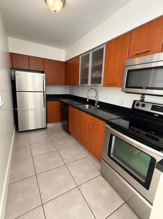 For Sale: $335,000 (1 beds, 1 baths, 723 Square Feet)