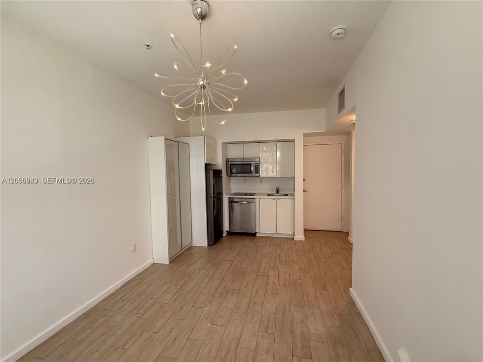For Rent: $1,900 (1 beds, 1 baths, 526 Square Feet)