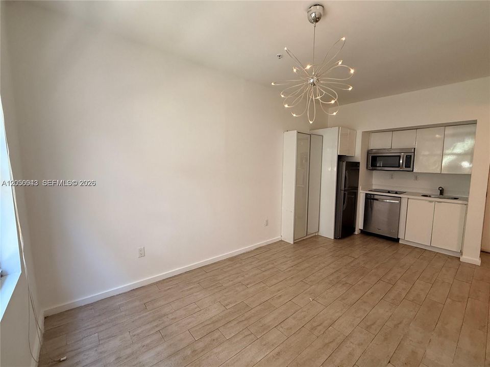 For Rent: $1,900 (1 beds, 1 baths, 526 Square Feet)