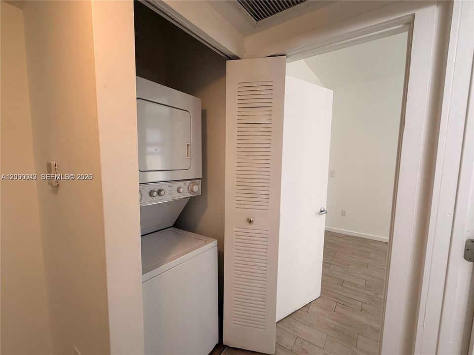 For Rent: $1,900 (1 beds, 1 baths, 526 Square Feet)