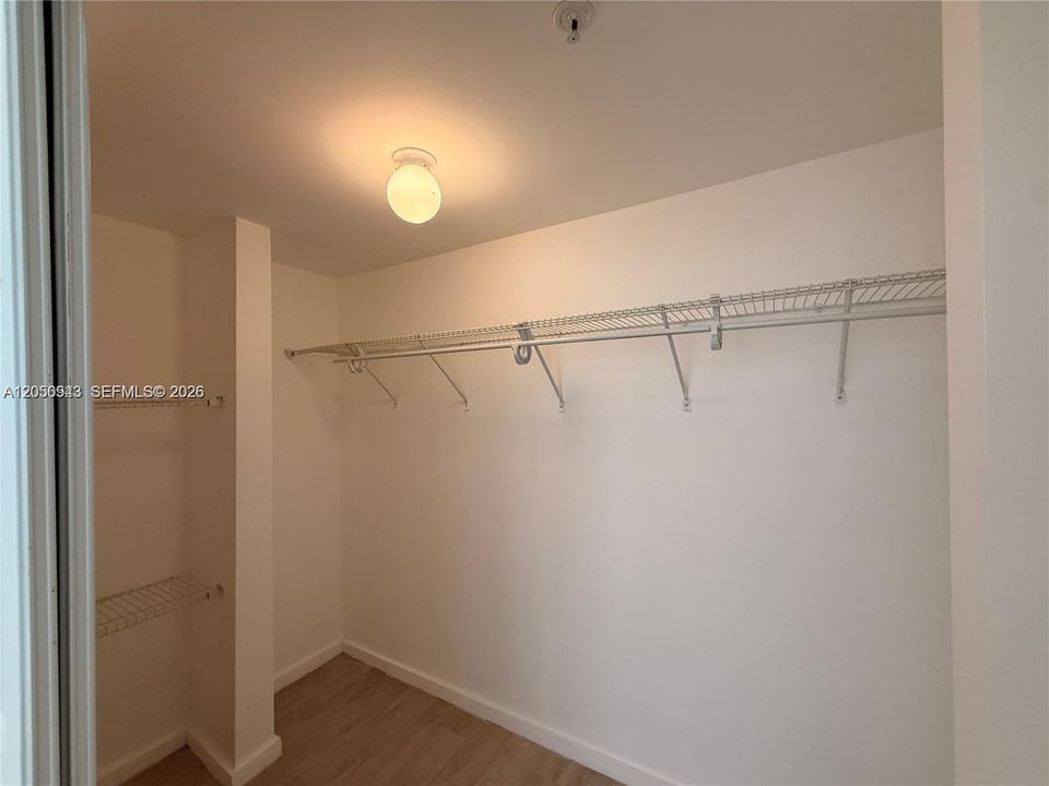 For Rent: $1,900 (1 beds, 1 baths, 526 Square Feet)