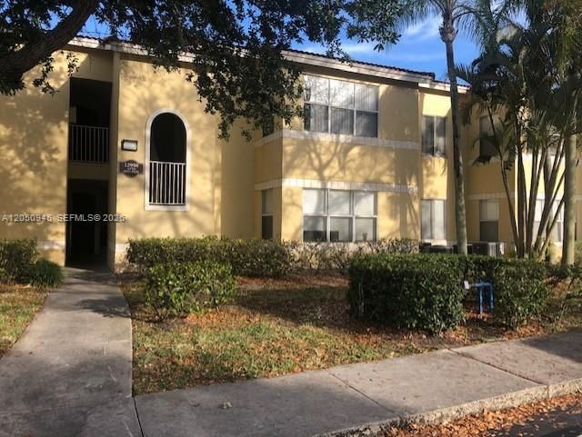 For Rent: $1,800 (1 beds, 1 baths, 743 Square Feet)