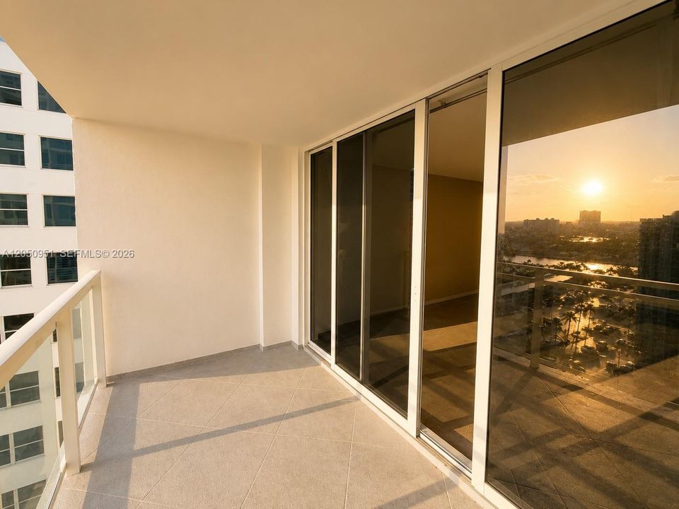 En Venta: $299,000 (1 camas, 1 baños, 896 Pies cuadrados)