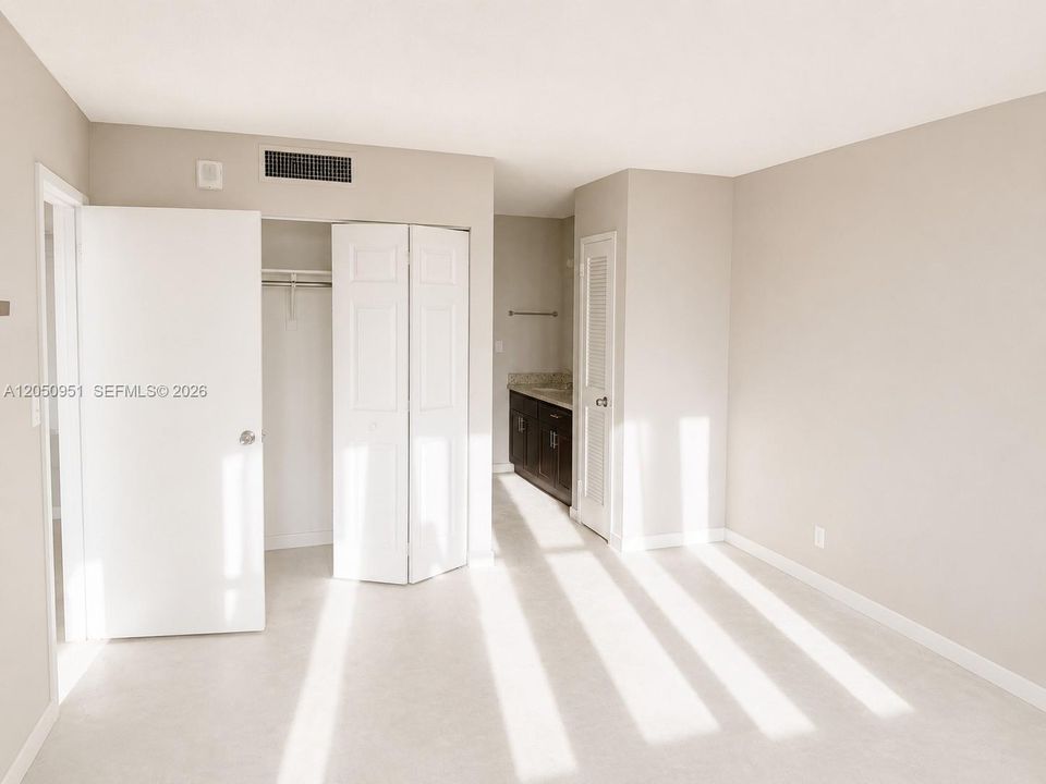 En Venta: $299,000 (1 camas, 1 baños, 896 Pies cuadrados)