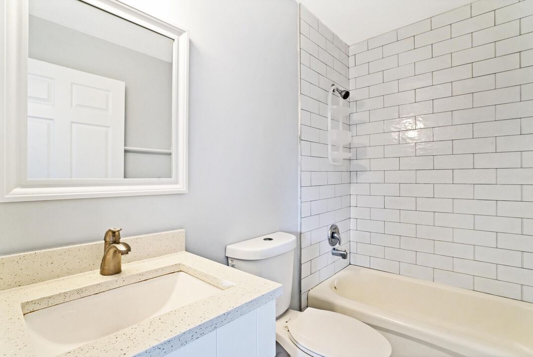 Unit B - bathroom