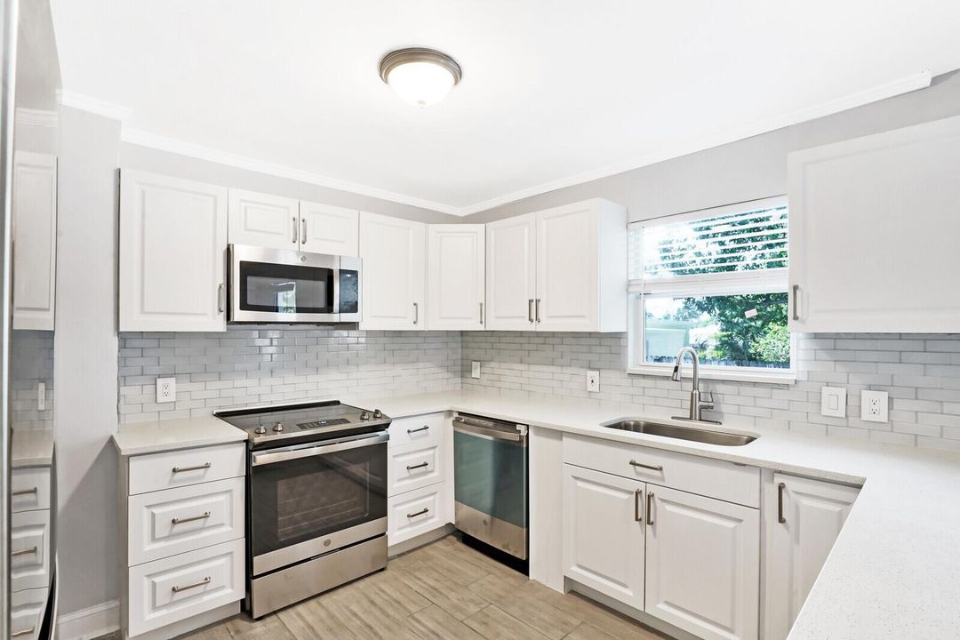 Unit B - updated kitchen