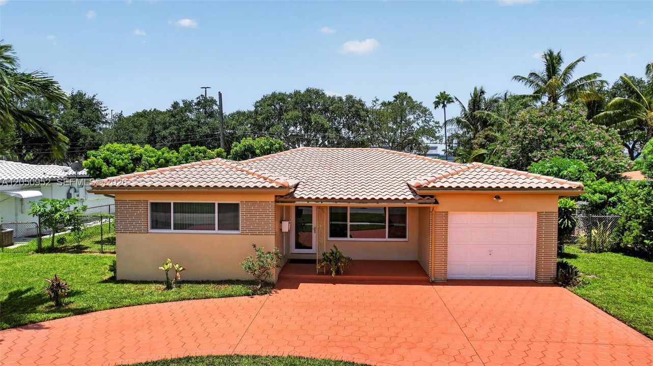 На продажу: $619,900 (3 спален, 2 ванн, 1408 Квадратных фут)