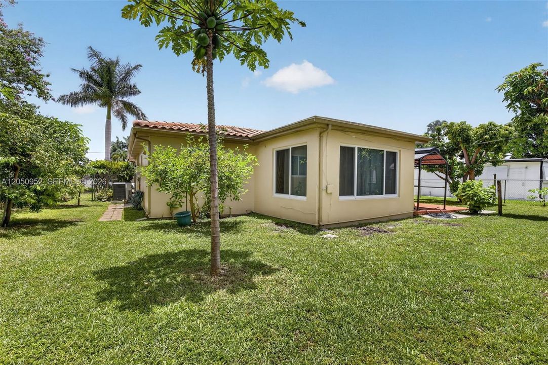 На продажу: $619,900 (3 спален, 2 ванн, 1408 Квадратных фут)