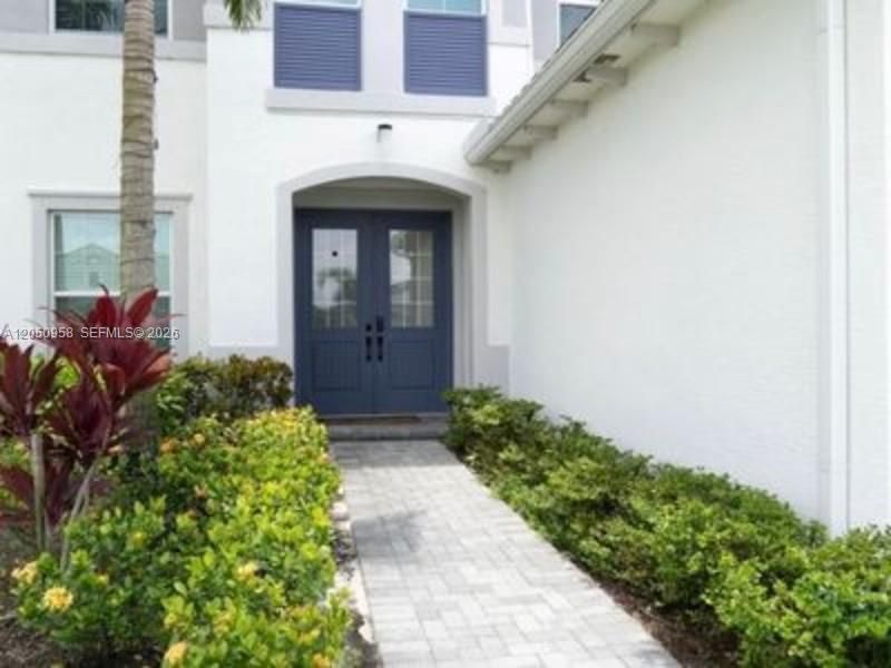 En Venta: $649,900 (4 camas, 3 baños, 2165 Pies cuadrados)