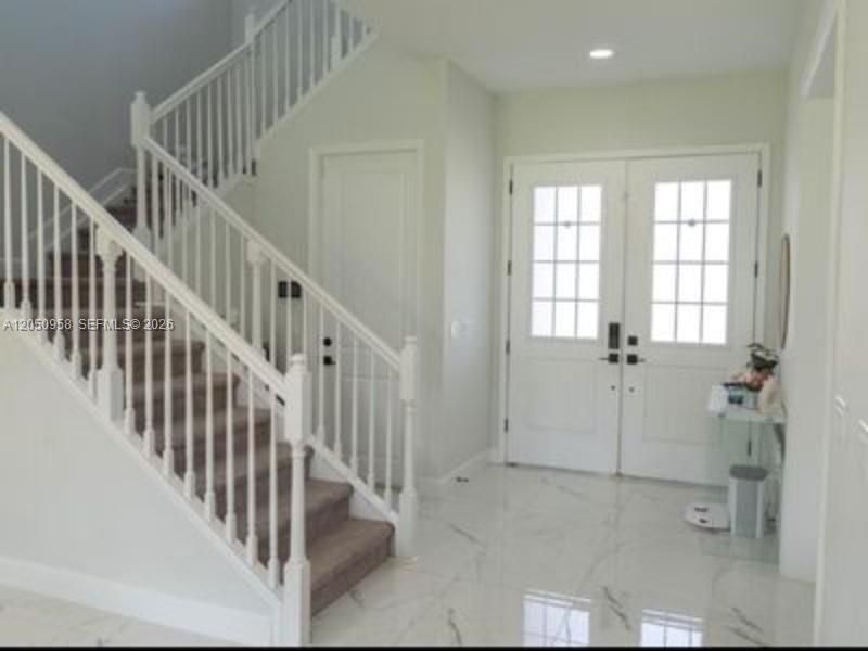 En Venta: $649,900 (4 camas, 3 baños, 2165 Pies cuadrados)