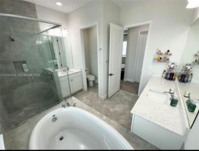 En Venta: $649,900 (4 camas, 3 baños, 2165 Pies cuadrados)