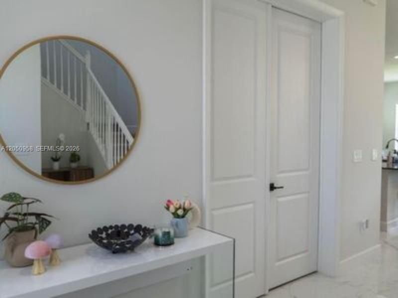 En Venta: $649,900 (4 camas, 3 baños, 2165 Pies cuadrados)