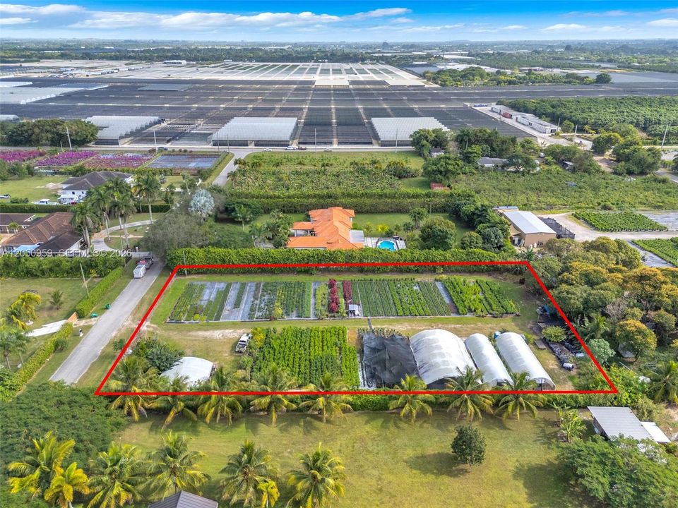 En Venta: $480,000 (1.26 acres)