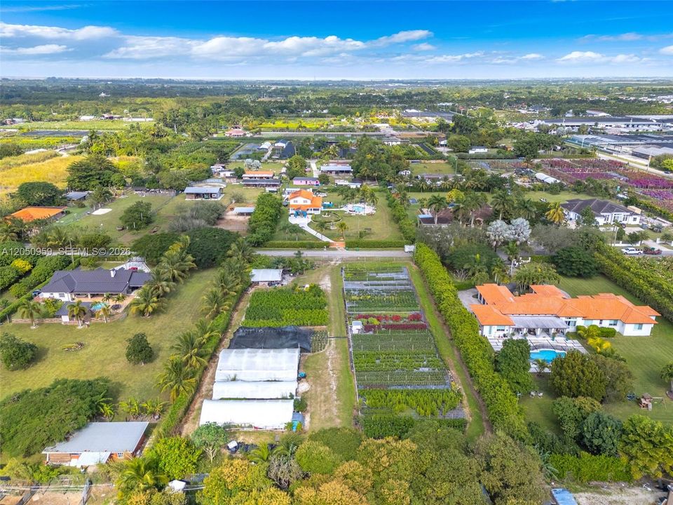 En Venta: $480,000 (1.26 acres)