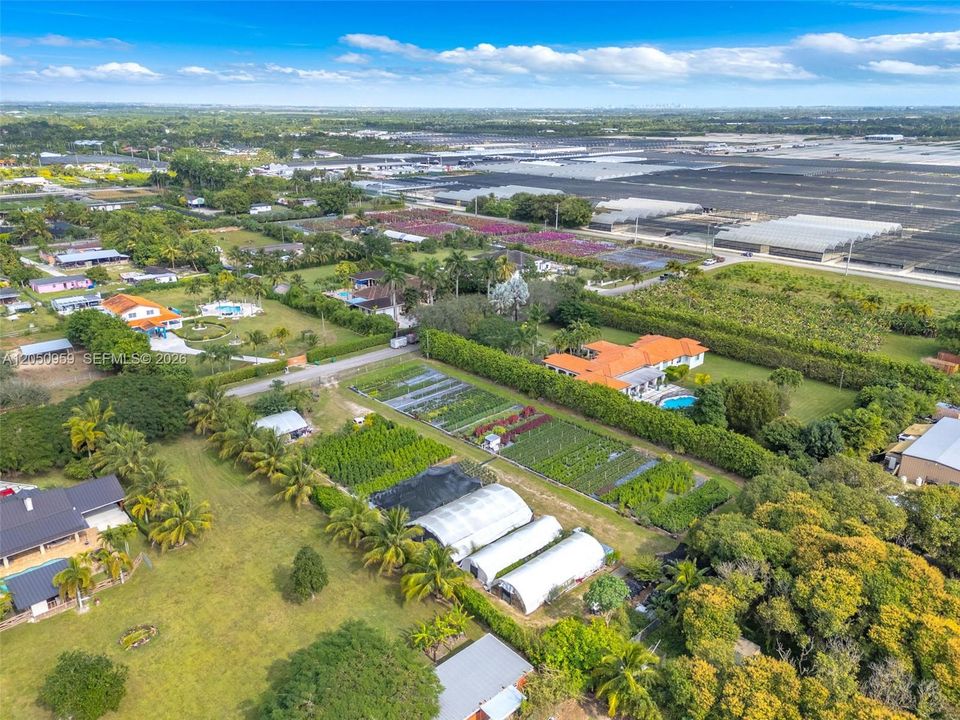 En Venta: $480,000 (1.26 acres)